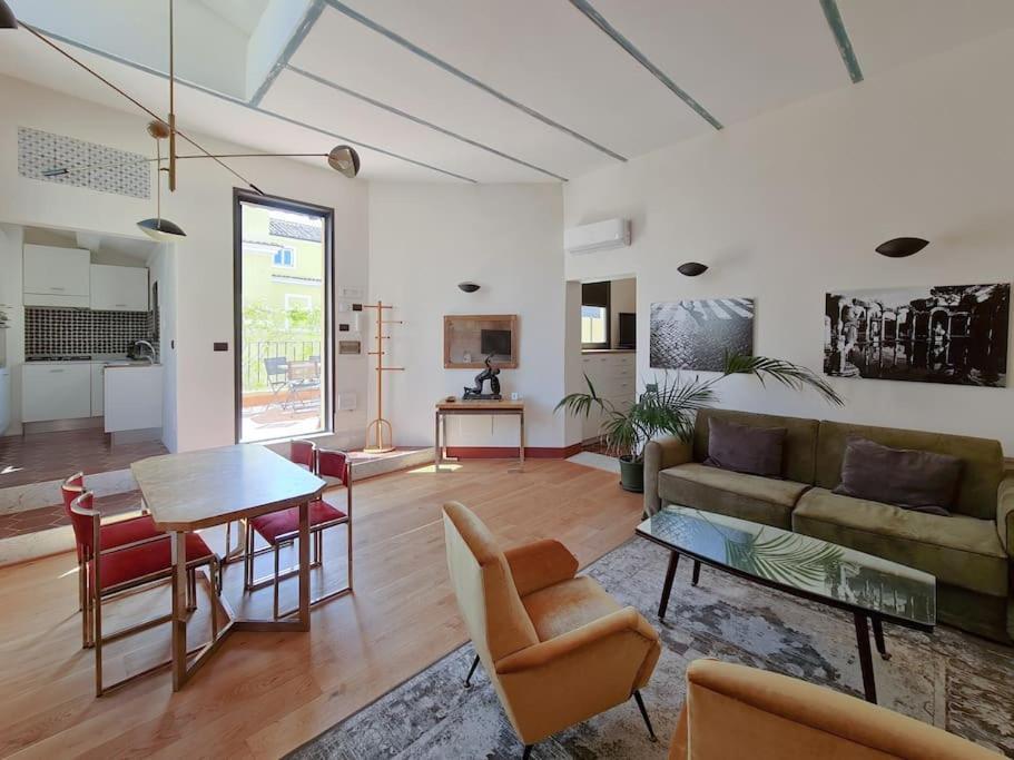 Boutique Penthouse With Terrace, Spanish Steps Apartamento